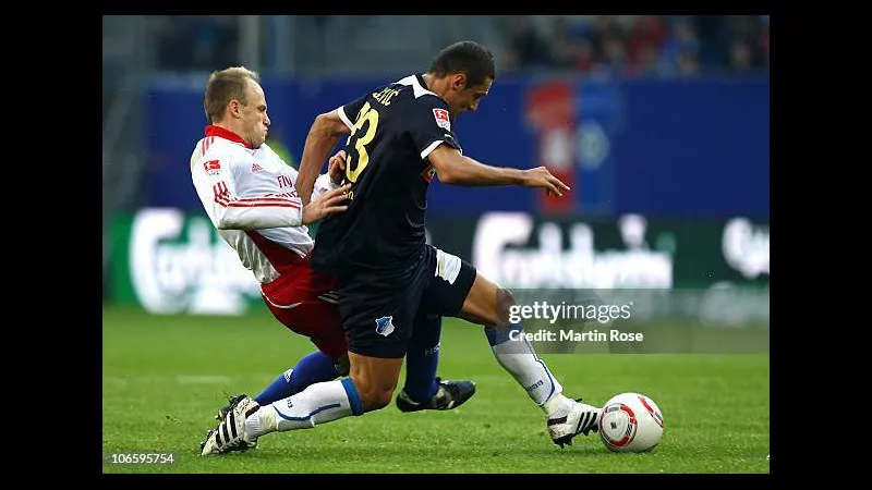 Hoffenheim và Hamburger SV đang đối đầu trên Hoffenheim và Hamburger SV đang đối đầu trên